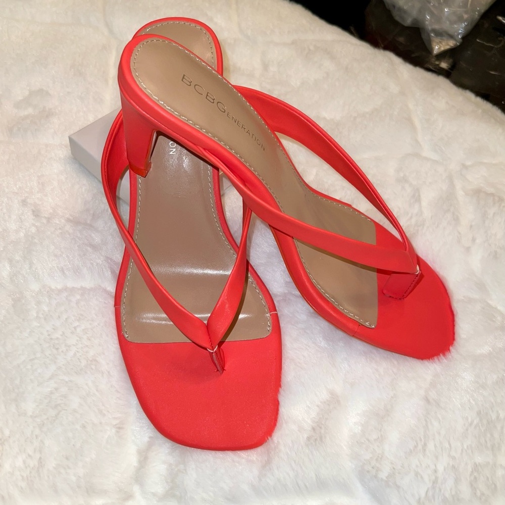 BCBG Generation Tabina kitten heel sandals. NWT. Coral color. Size 8M. 2.5” heel